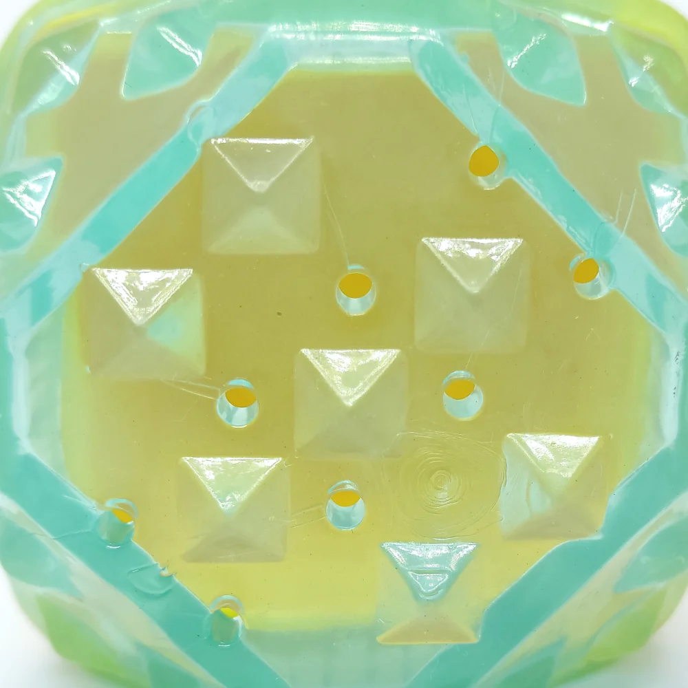 cubo_detalhe_furos.webp Brinquedo Pet Mordedor Cubo Gelado - Imagem 2